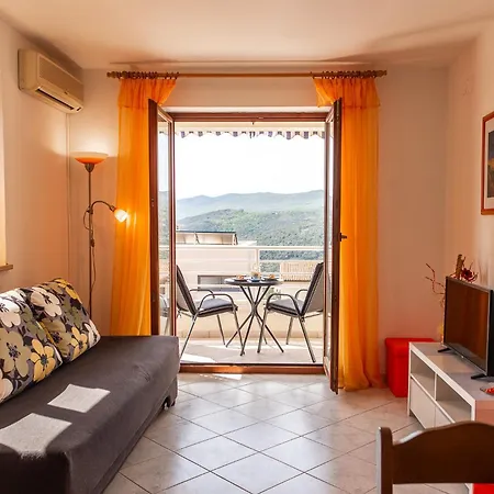 Nevera, Sea View And Private Parking Apartment *