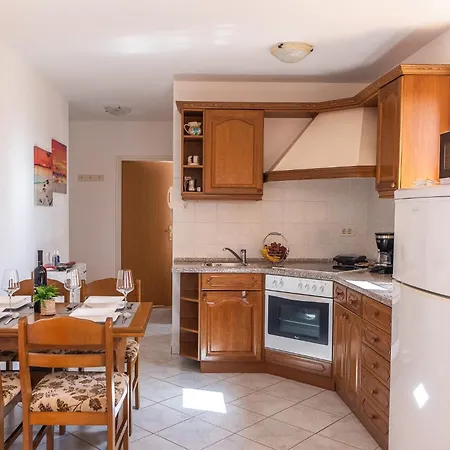 Nevera, Sea View And Private Parking Apartment