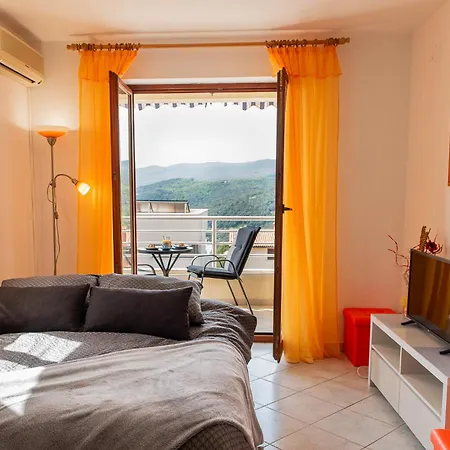 Nevera, Sea View And Private Parking Apartment